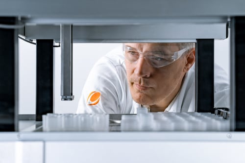 Biotage-PhyPrep-scientist-interaction