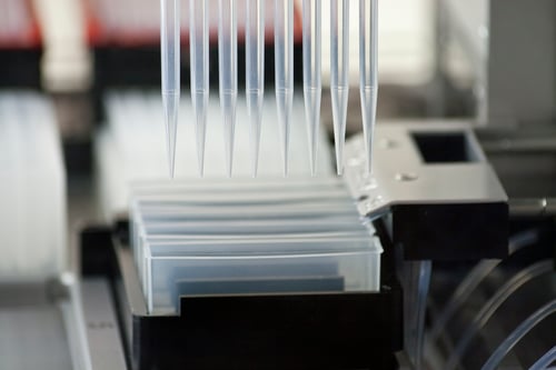 biotage-extrahera-classic-interior-closeup-pipette-solvent-tray