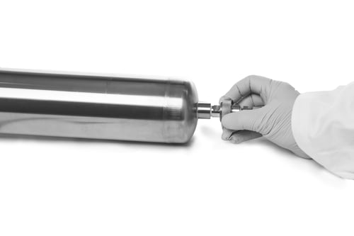 biotage-flash-150-closeup-hand