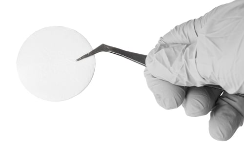 biotage-scientist-holding-disk-1664-47-PHT