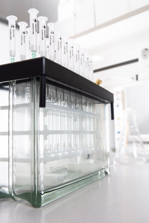 biotage-vacmaster-20- sample- processing-station-isolute-hax-lab-close-up