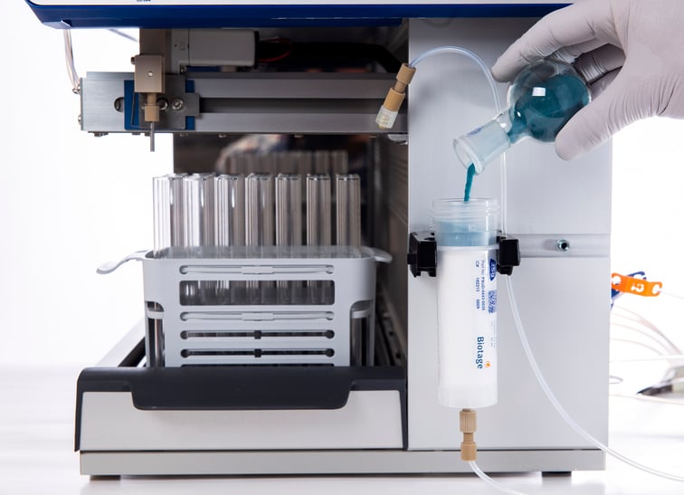 Accessible Sfär D column allows a better distribution of the sample when liquid loading or when dry loading the sample