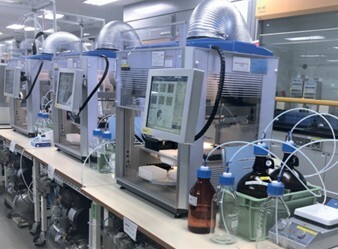 biotage-pps695-figure2-Three-Biotage®-ExtraheraTM-installed