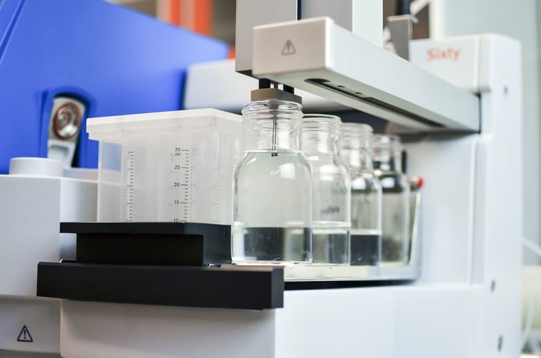 PNG-biotage-initiator-alstra-peptide-synthesis-system-needle-closeup-356017