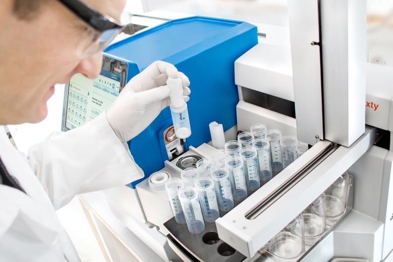 PNG-biotage-initiator-alstra-peptide-synthesis-vial-loading-tool